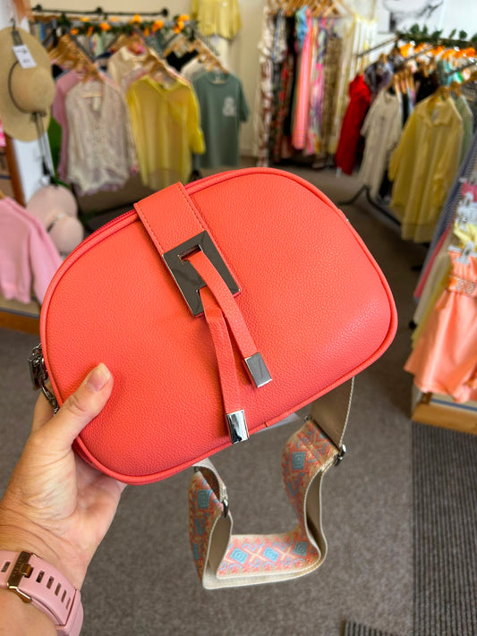 Buckle detail crossbody bag