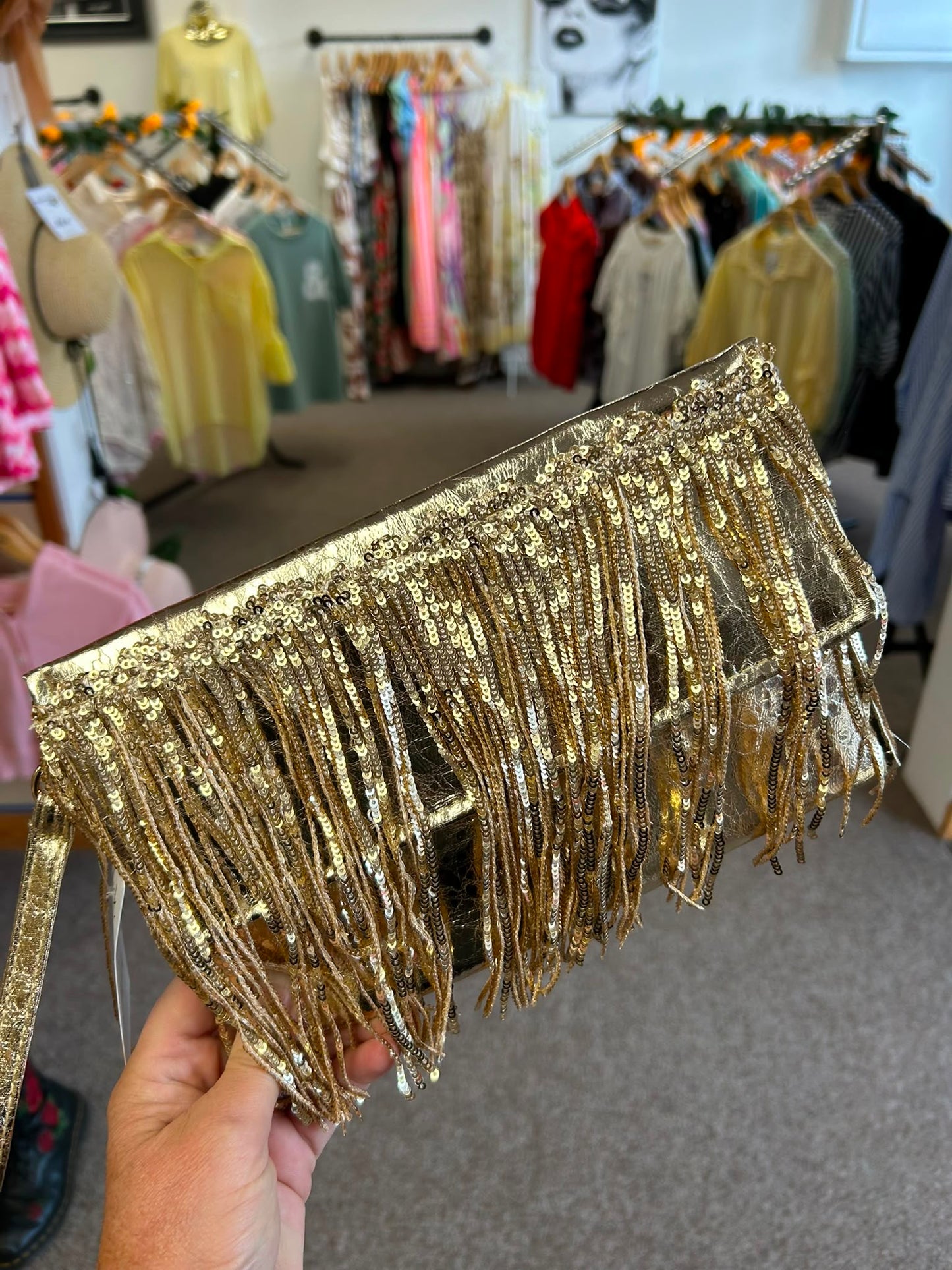 Tassel sparkle clutch